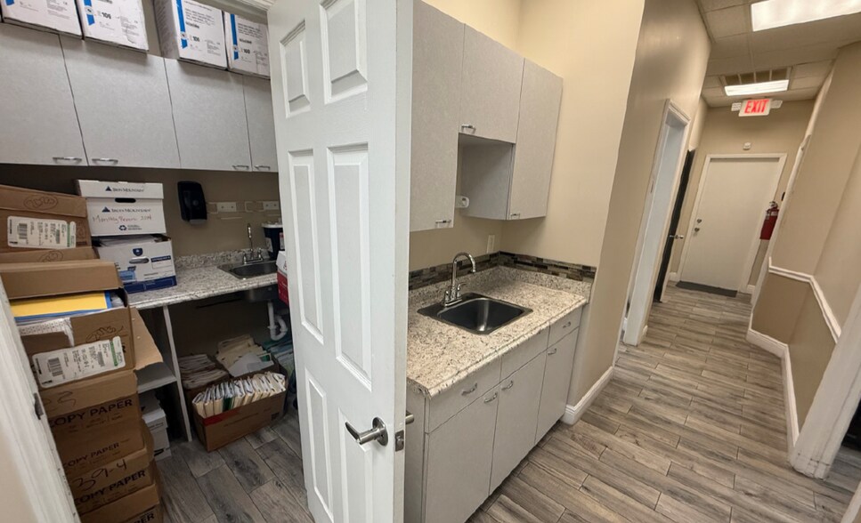 More Photos Of 1696 SE Hillmoor Dr, Port Saint Lucie Medical For Lease