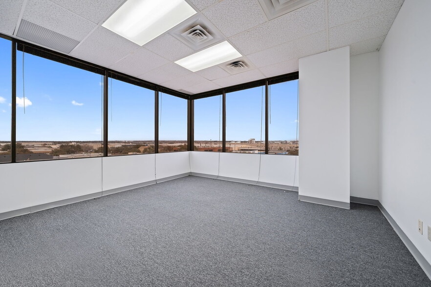 More Photos Of 1925 E Belt Line Rd, Carrollton Office For Lease