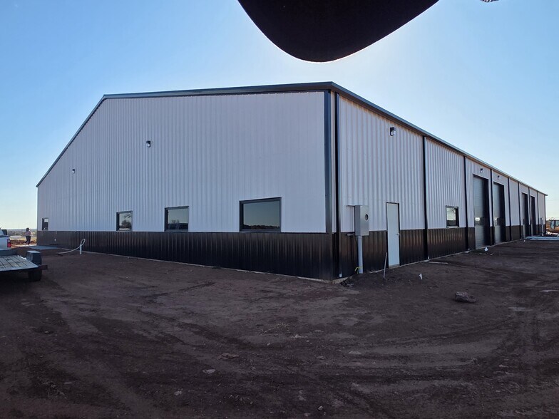 More Photos Of 13530 Pine St, Edmond Flex For Lease