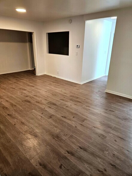 More Photos Of 4531 Van Nuys Blvd, Sherman Oaks Storefront Retail Residential For Sale