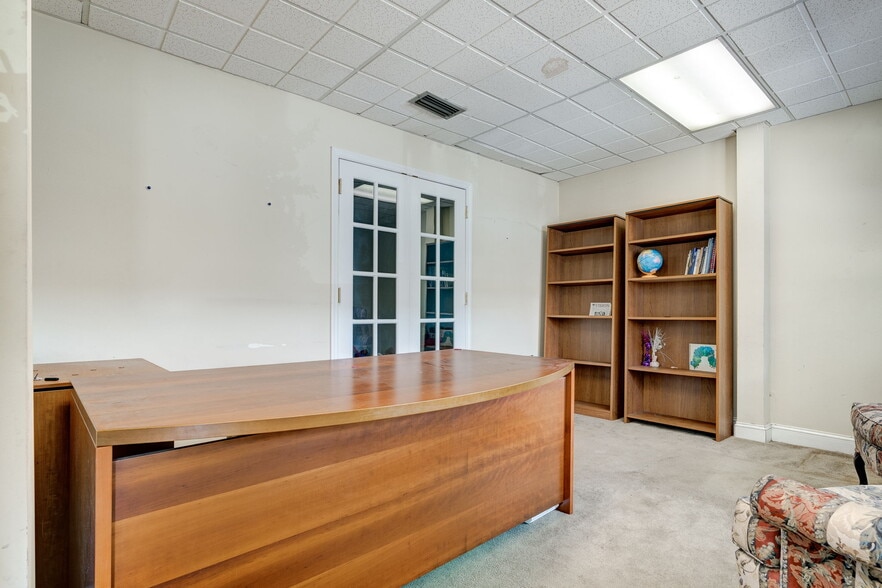 More Photos Of 1820 3rd Ave N, Bessemer Office For Sale