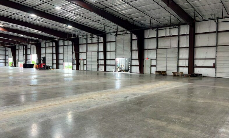 More Photos Of 1000 Schroeder Dr, Waco Warehouse For Lease