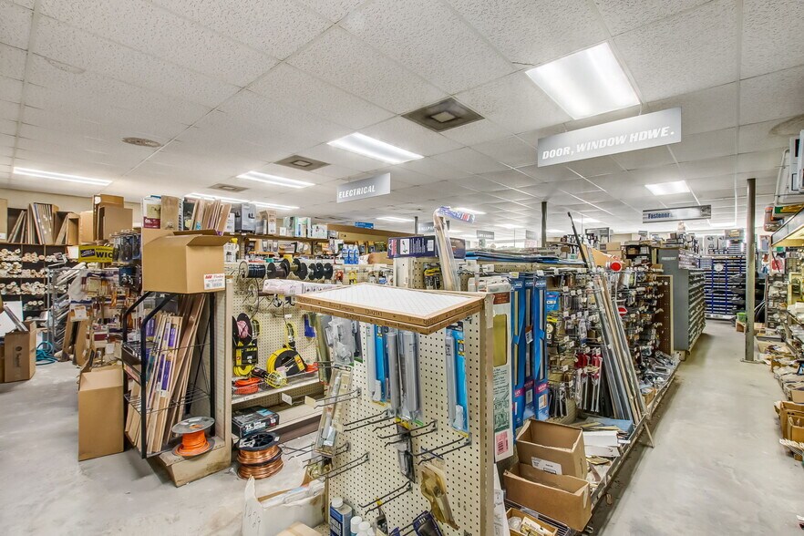More Photos Of 516 Ash St, Fernandina Beach Freestanding For Lease