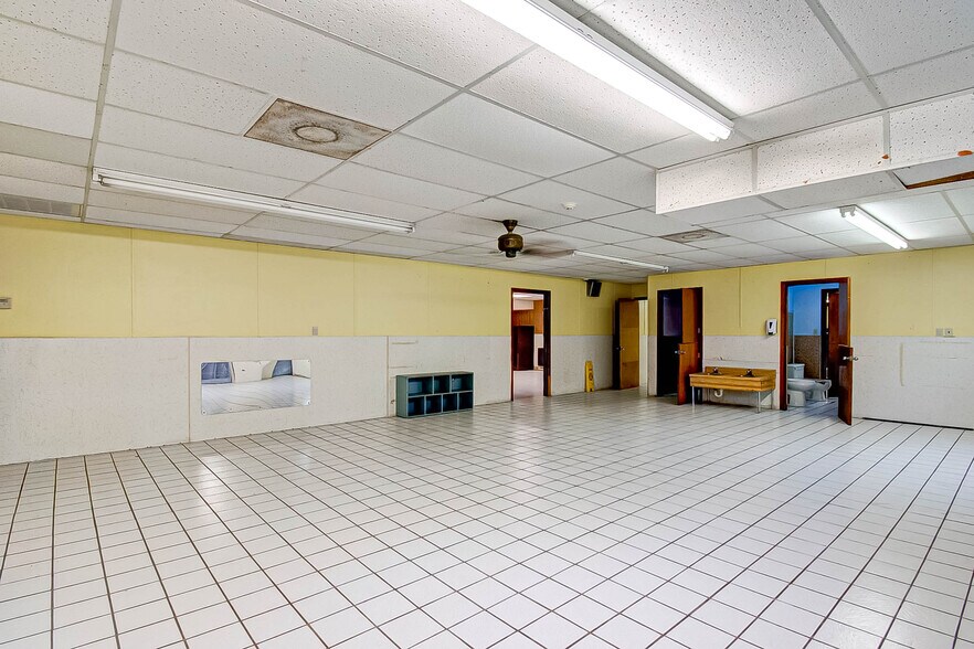 More Photos Of 3019 Dickinson Ave, Dickinson Freestanding For Sale