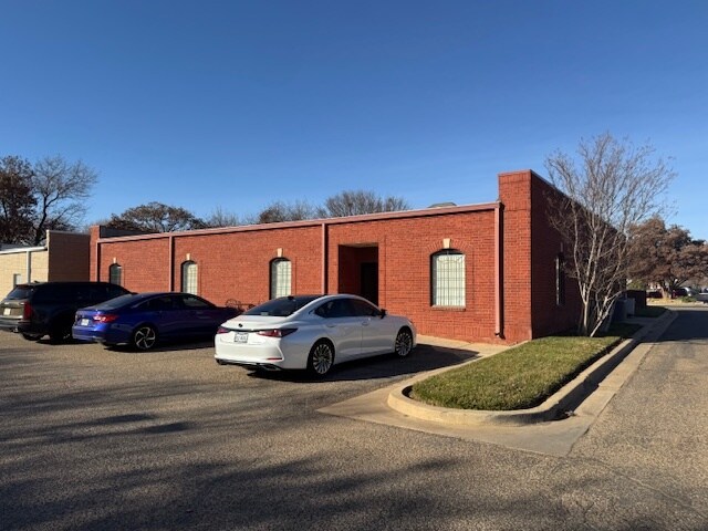 More Photos Of 3823 84th St, Lubbock Office For Sale