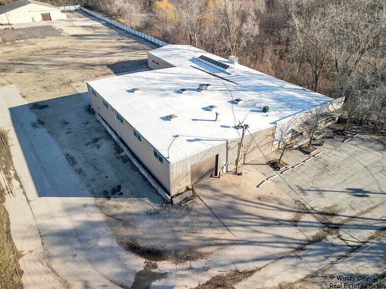 More Photos Of 301 Ramona Ave, Elgin Warehouse For Sale