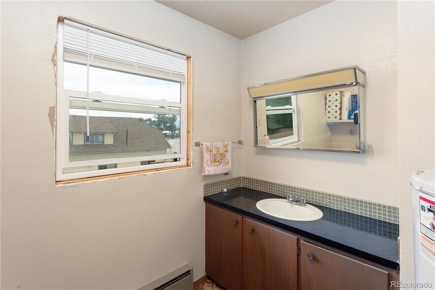 More Photos Of 202 Tabor St, Buena Vista General Retail For Sale