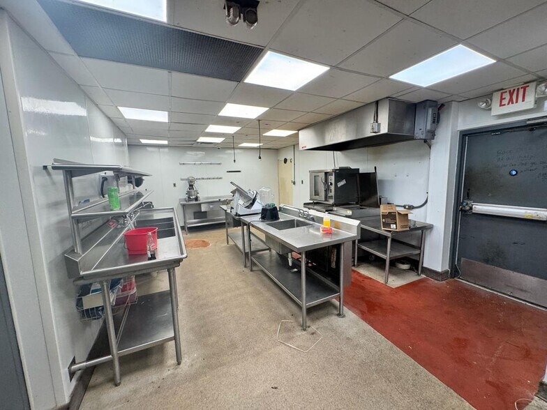More Photos Of 408 Market Square Dr, Maysville Restaurant For Sale