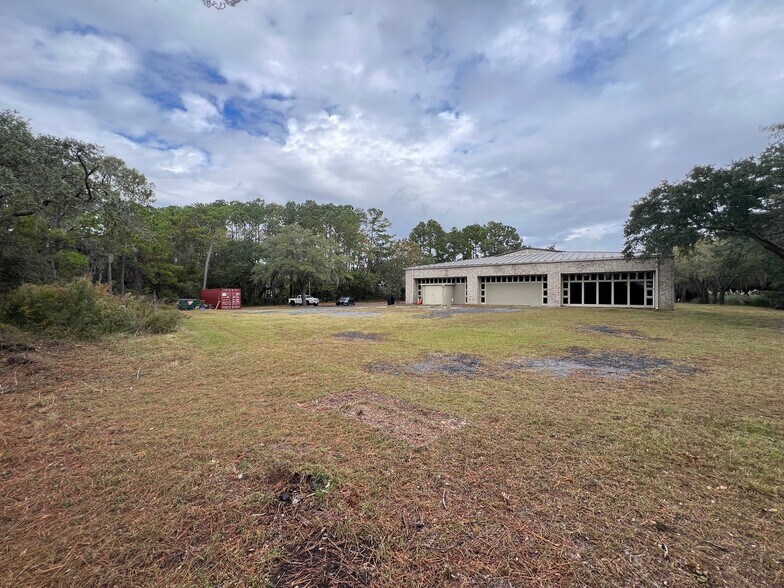 More Photos Of 4425 Belle Oaks Dr, North Charleston Light Distribution For Sale