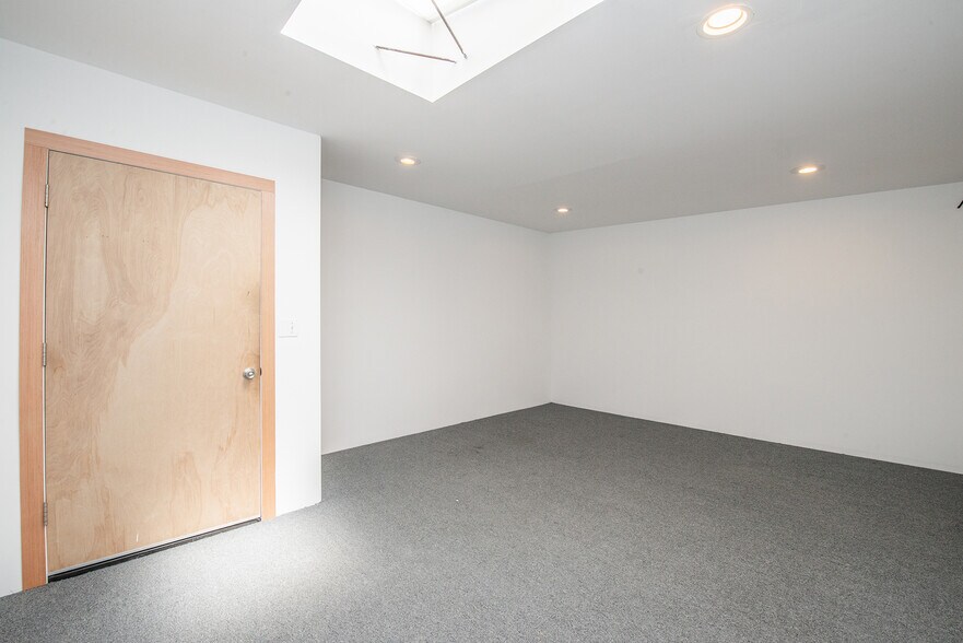 More Photos Of 577 Shotwell St, San Francisco General Retail For Sale