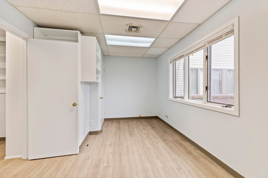 More Photos Of F1 Brier Hill Ct, East Brunswick Office For Sale