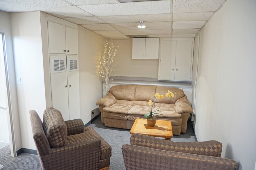 More Photos Of 639 S Glenwood Pl, Burbank Office For Lease