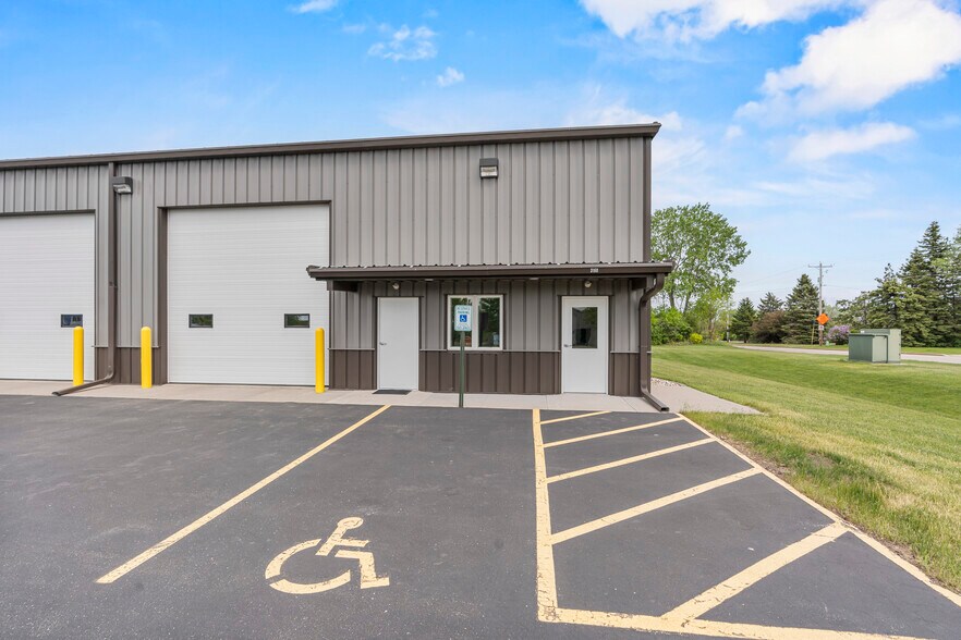 More Photos Of 3160 Fernau ct, Oshkosh Warehouse For Sale