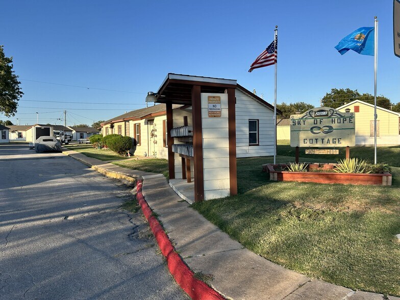 Primary Photo Of 2009 NW Hoover Ave, Lawton Apartments For Sale