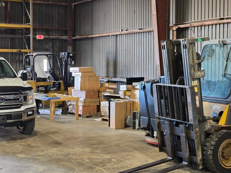 More Photos Of 1725 Cogswell St, Rockledge Warehouse For Lease