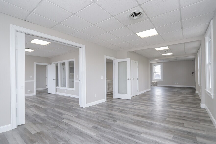 More Photos Of 939-941 E Columbus Ave, Springfield Office For Sale