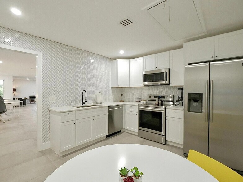 More Photos Of 2878 S Osceola Ave, Orlando Medical For Sale