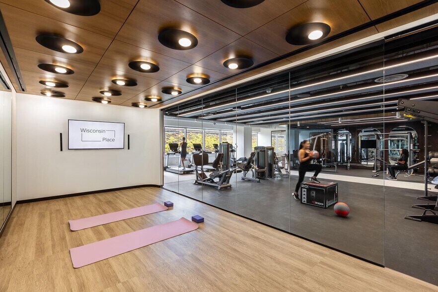 More Photos Of 5404 Wisconsin Ave, Chevy Chase Office For Lease