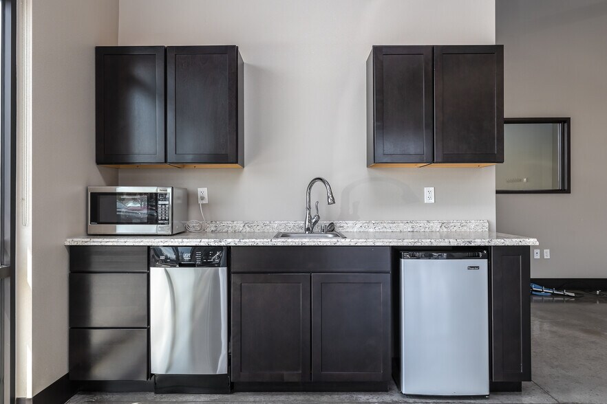 More Photos Of 5453 Ridgeline Dr, Kennewick General Retail For Lease