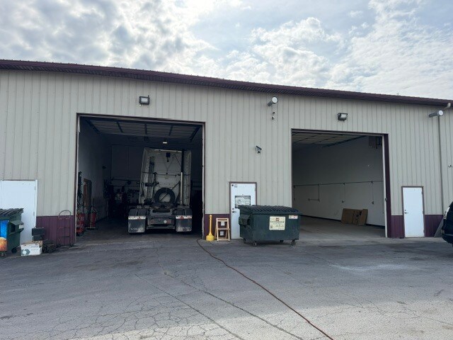 Primary Photo Of 2135 Maxim Dr, Rockdale Warehouse For Lease