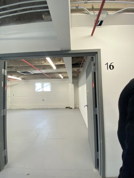 More Photos Of 901 E 31st St, Los Angeles Manufacturing For Lease