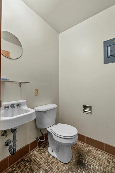 More Photos Of 808 E Wakefield Ave, Sikeston Healthcare For Sale