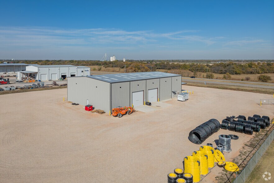 More Photos Of 3675 Allan Industrial Dr, El Reno Warehouse For Lease