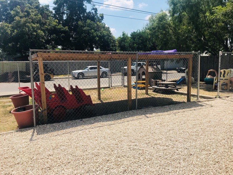 More Photos Of 7223 Green Oak Pl, San Antonio Daycare Center For Sale