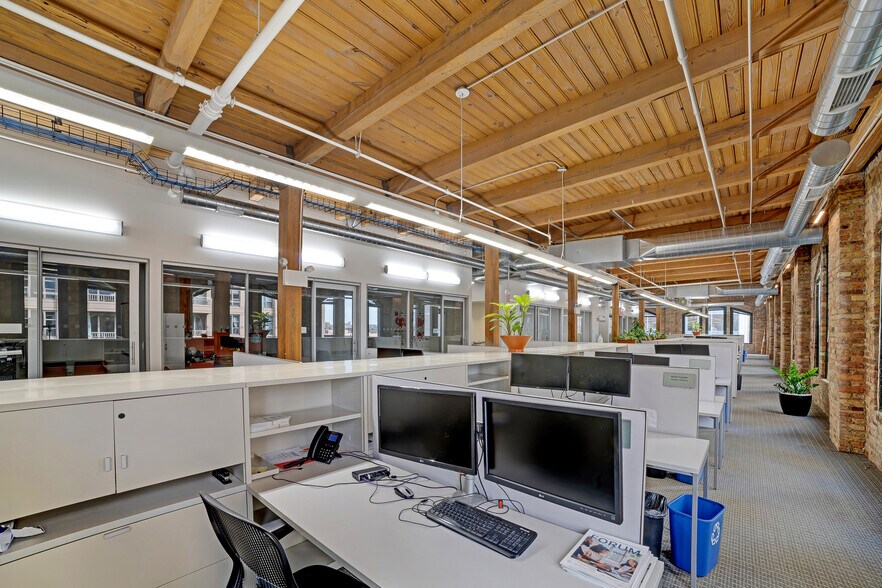 More Photos Of 560-566 W Lake St, Chicago Loft Creative Space For Lease