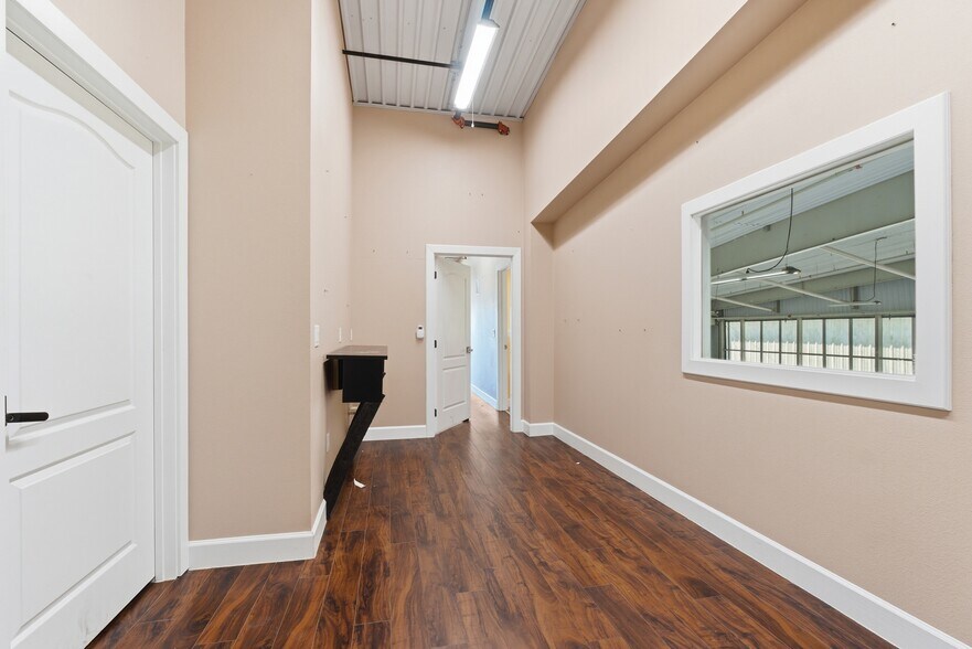 More Photos Of 8600 Airport Blvd, Leesburg Airplane Hangar For Sale