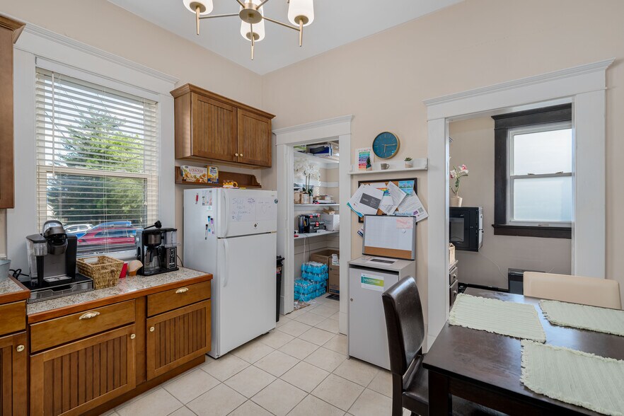 More Photos Of 114 E Unaka Ave, Johnson City Office Residential For Sale