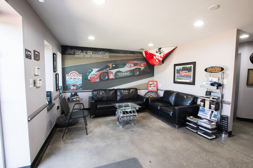 More Photos Of 5080 Rivers Ave, North Charleston Showroom For Sale