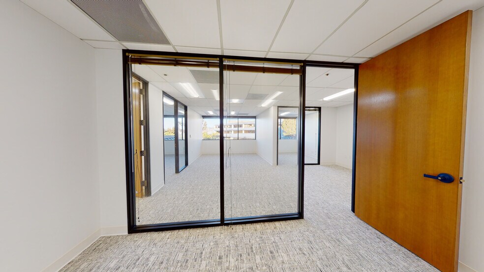 More Photos Of 1 Harbor Dr, Sausalito Unknown For Lease