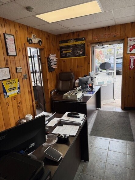 More Photos Of 449 Derby Ave, West Haven Auto Repair For Lease