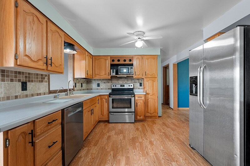 More Photos Of N5367 Mayflower Rd, Shiocton Office For Sale