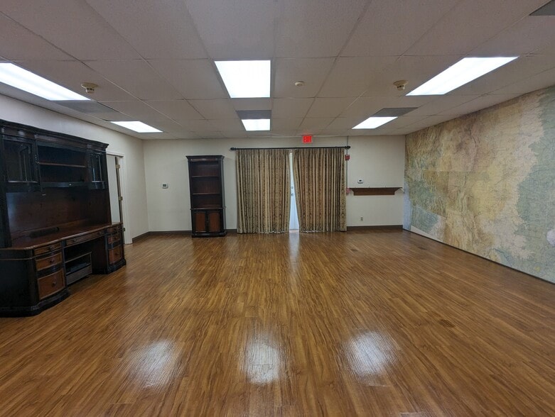 More Photos Of 2660 Sweetgum Ln, Beaumont Office For Sale