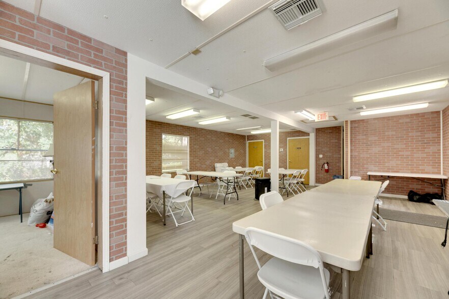 More Photos Of 3001 S Kings Ave, Brandon Religious Facility For Sale