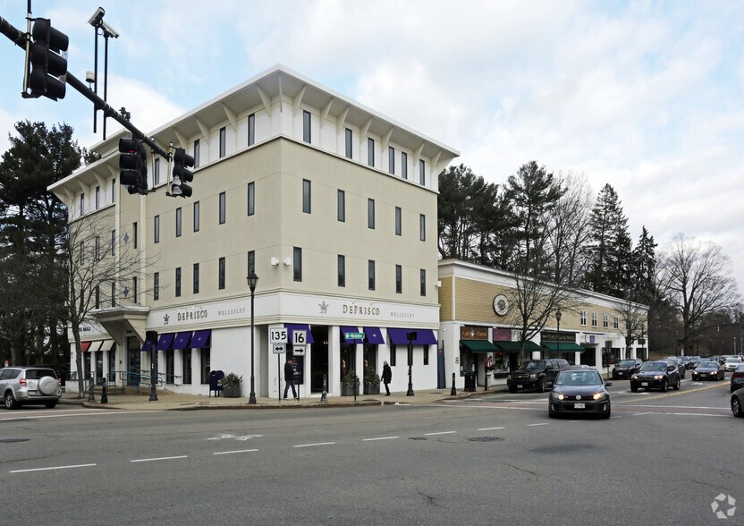 More Photos Of 555 Washington St, Wellesley Storefront Retail Office For Lease