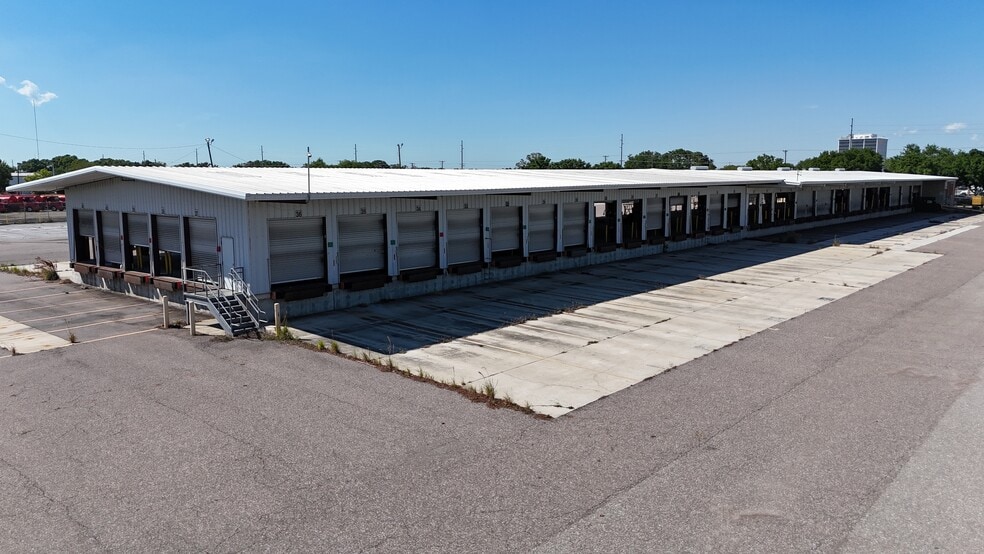 More Photos Of 9801 Palm River Rd, Tampa Truck Terminal For Lease