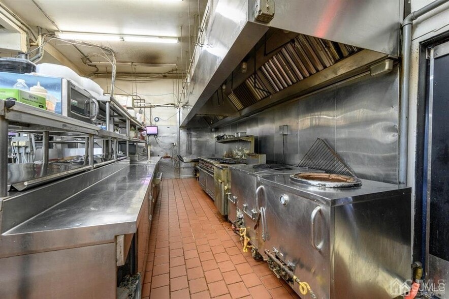 More Photos Of 522 Rt-33, Englishtown Restaurant For Lease