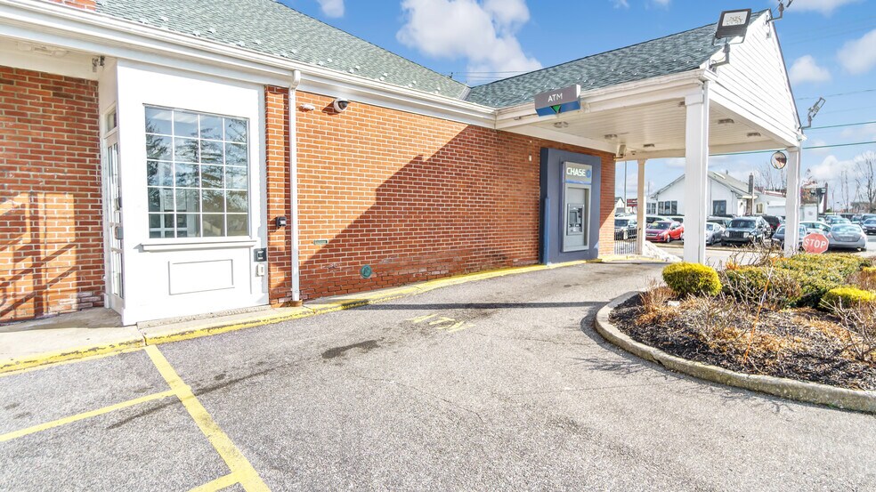 More Photos Of 472 Medford Ave, Patchogue Bank For Lease