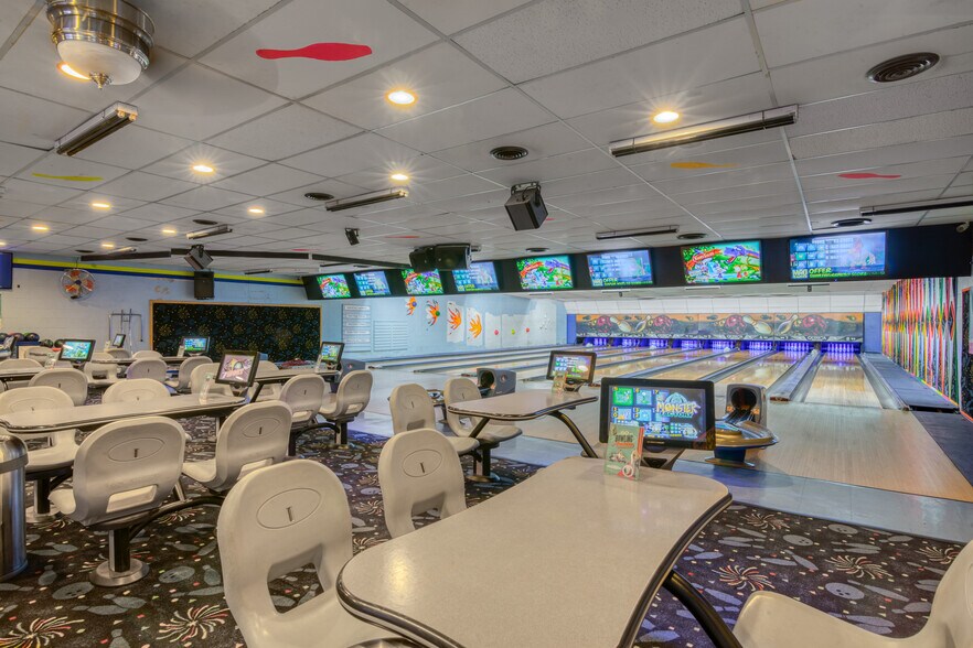 More Photos Of 1813 Main St, Cassville Bowling Alley For Sale