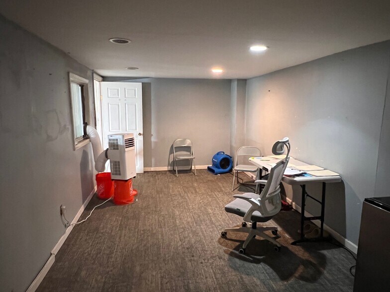 More Photos Of 612 Colonial Ave, Elsmere Light Distribution For Lease