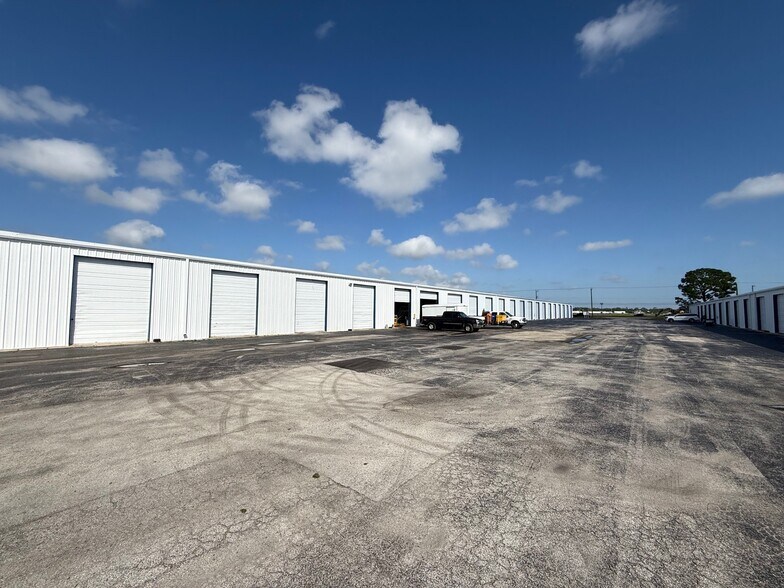 More Photos Of 6941 W Old Nasa Blvd, Melbourne Warehouse For Lease