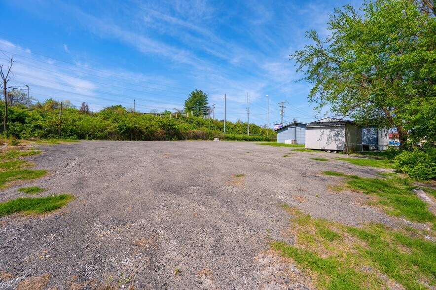 More Photos Of 200 Jupiter Dr, Nashville Flex For Sale