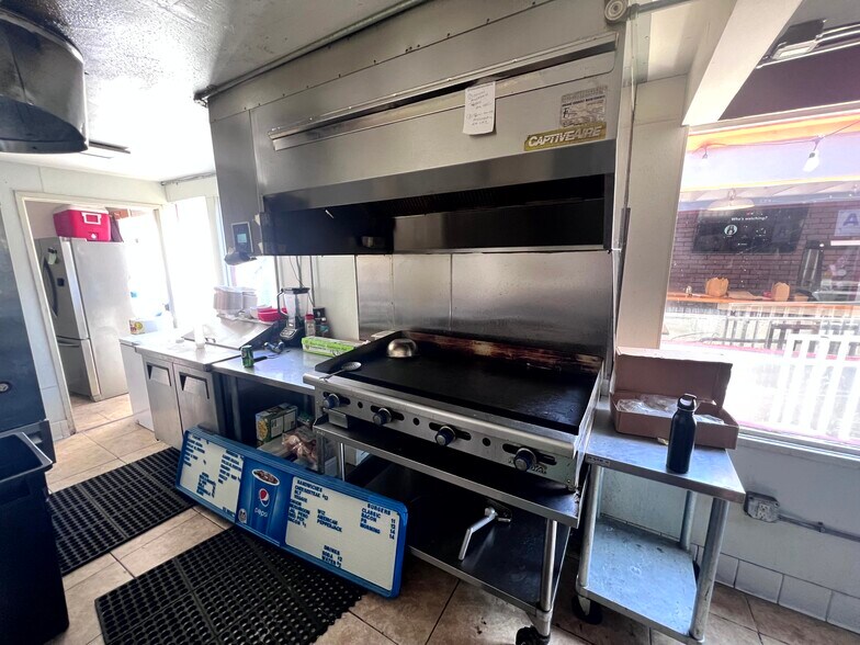 More Photos Of 1146-1148 Garnet Ave, San Diego General Retail For Lease