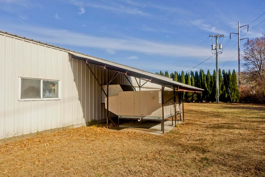 More Photos Of 16 Arthur St, Easthampton Warehouse For Sale