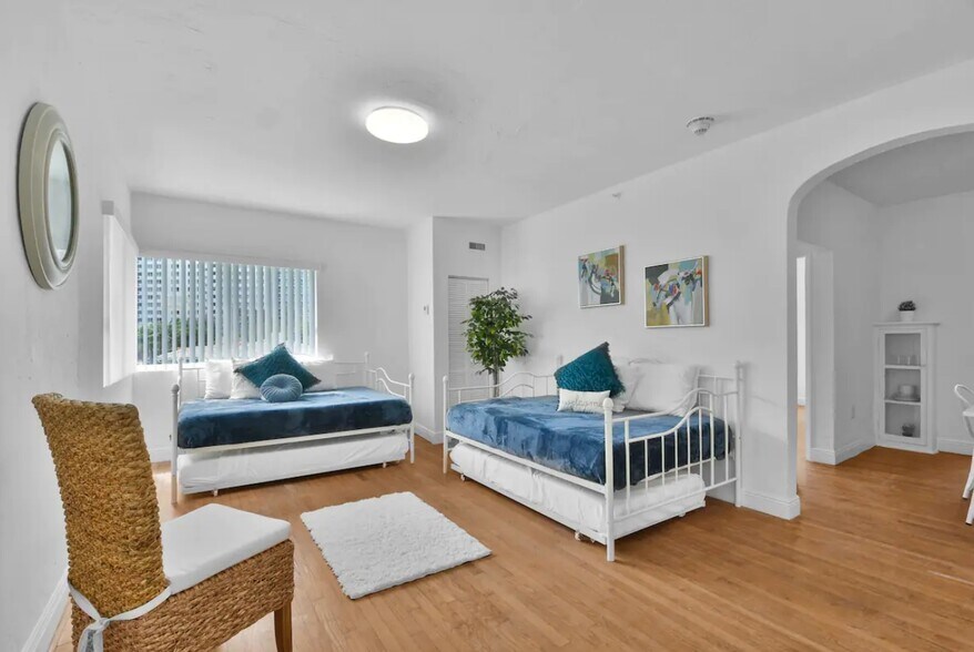 More Photos Of 1443 West Ave, Miami Beach Hotel For Sale