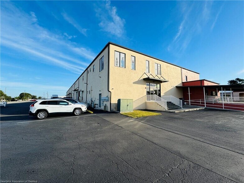 More Photos Of 110-112 W Interlake Blvd, Lake Placid Warehouse For Lease