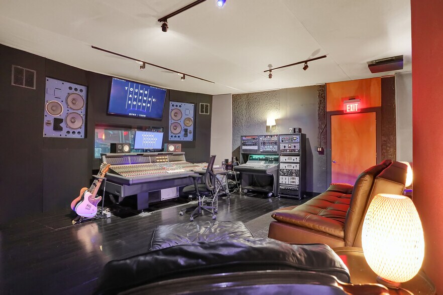 More Photos Of 2258 Young Ave, Memphis Loft Creative Space For Sale